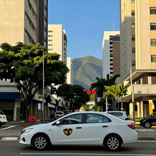 Deni Táxi: Transporte Confiável no Espírito Santo